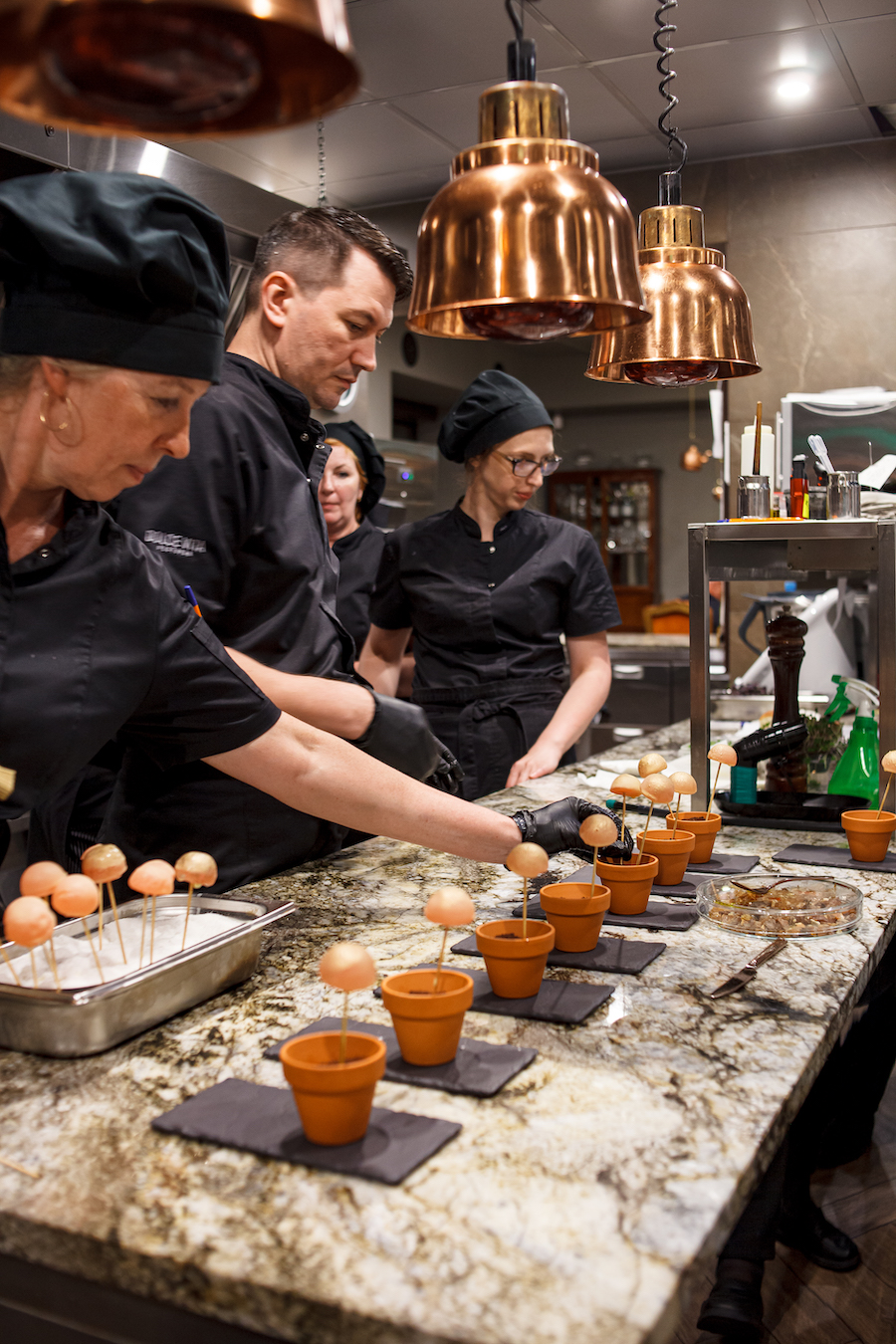 Шефс тейбл. Chef's Table Смоленская площадь, 3 фото. Трюфель Шефс тейбл ул. Володарского, 84а фото.